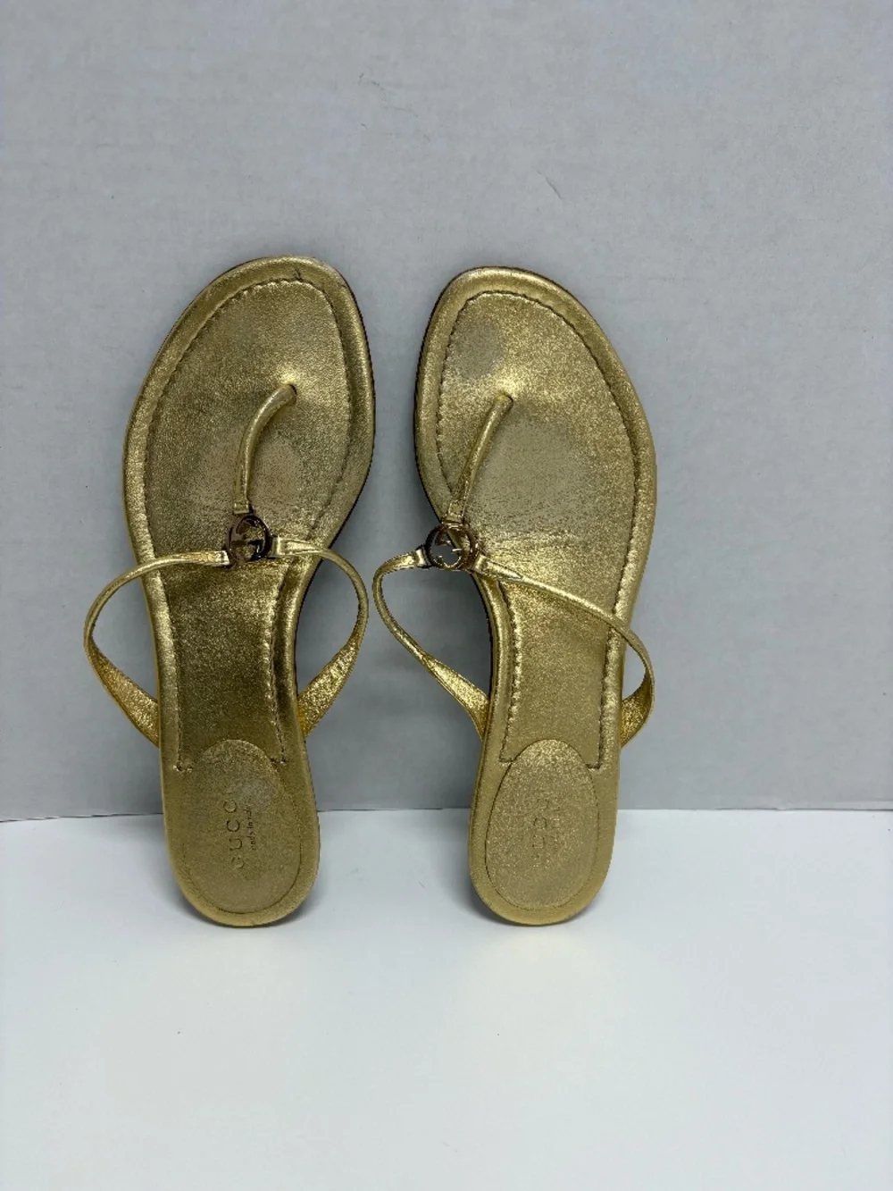 GUCCi Metallic God Leather Thong Flip Flops - Size 38.